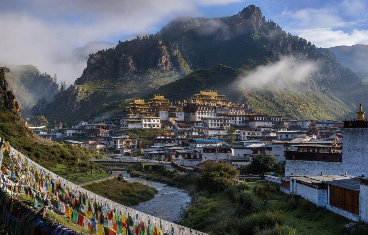 Langmusi town on the Bailong River
