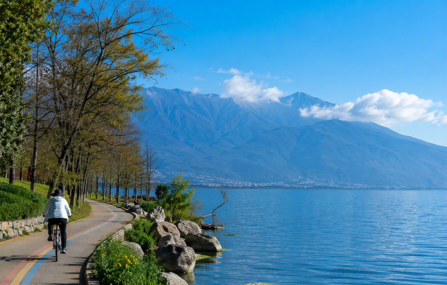 Erhai West Line — 43 kilometers of car-free lakeside path, best on two wheels