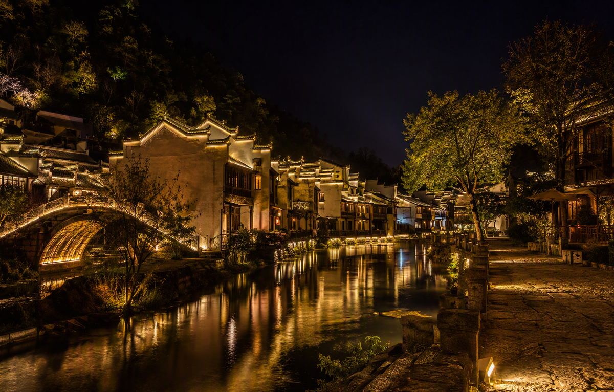 Pingyuan Ancient Town after dark